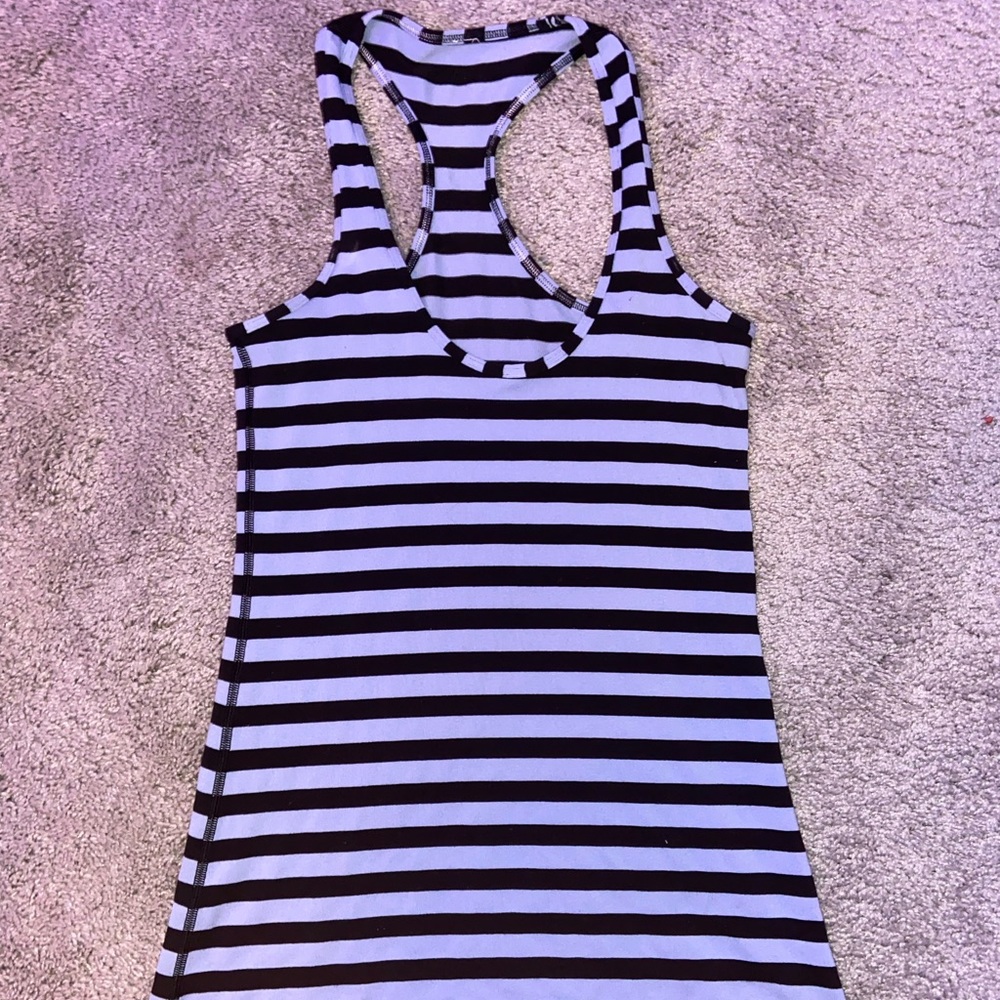 lululemon tanktop!
